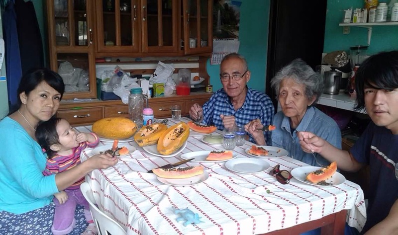 image of Peruvian family eating